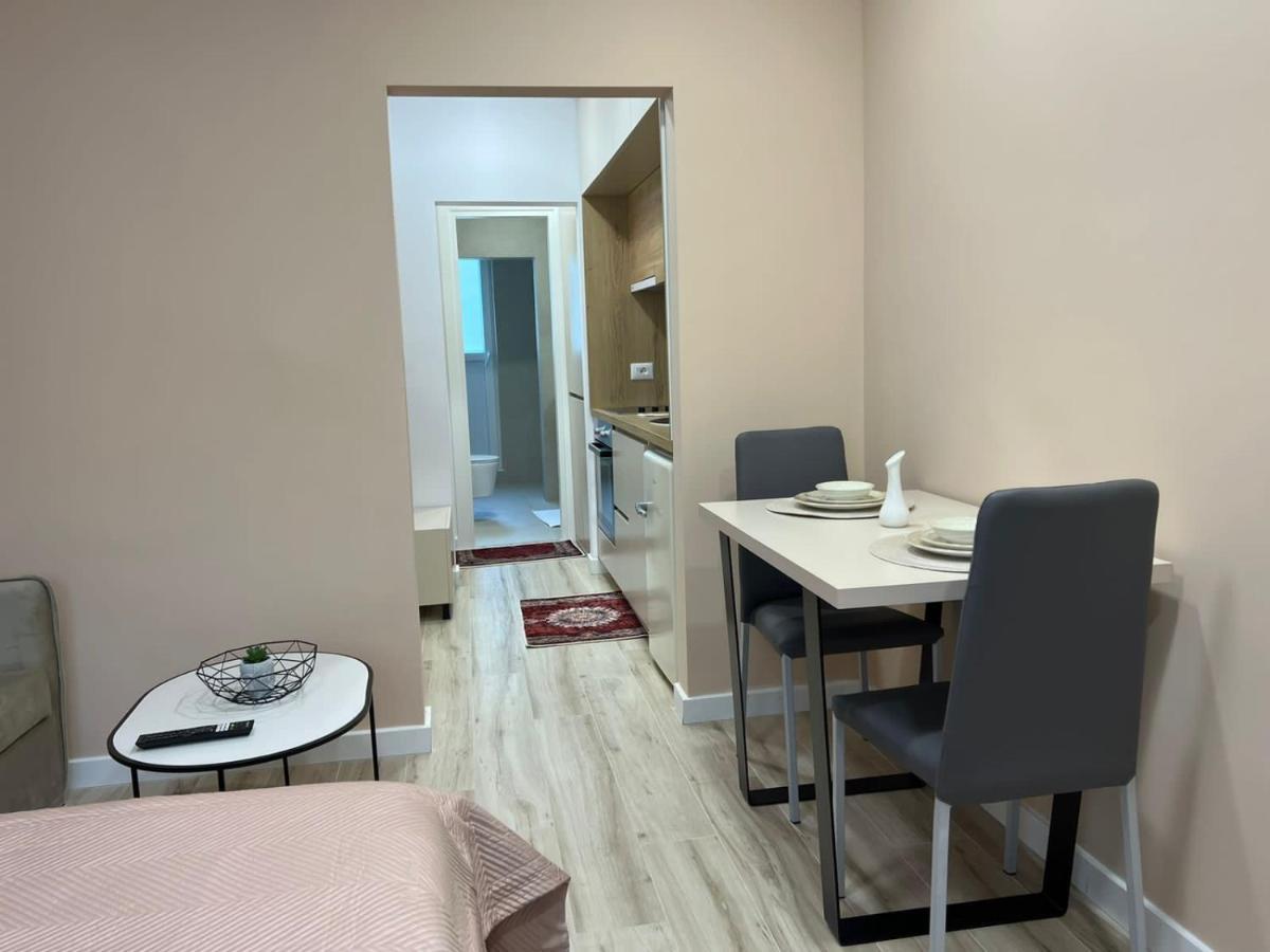 Smart Home , Lovely Apartment In Tirana Buitenkant foto